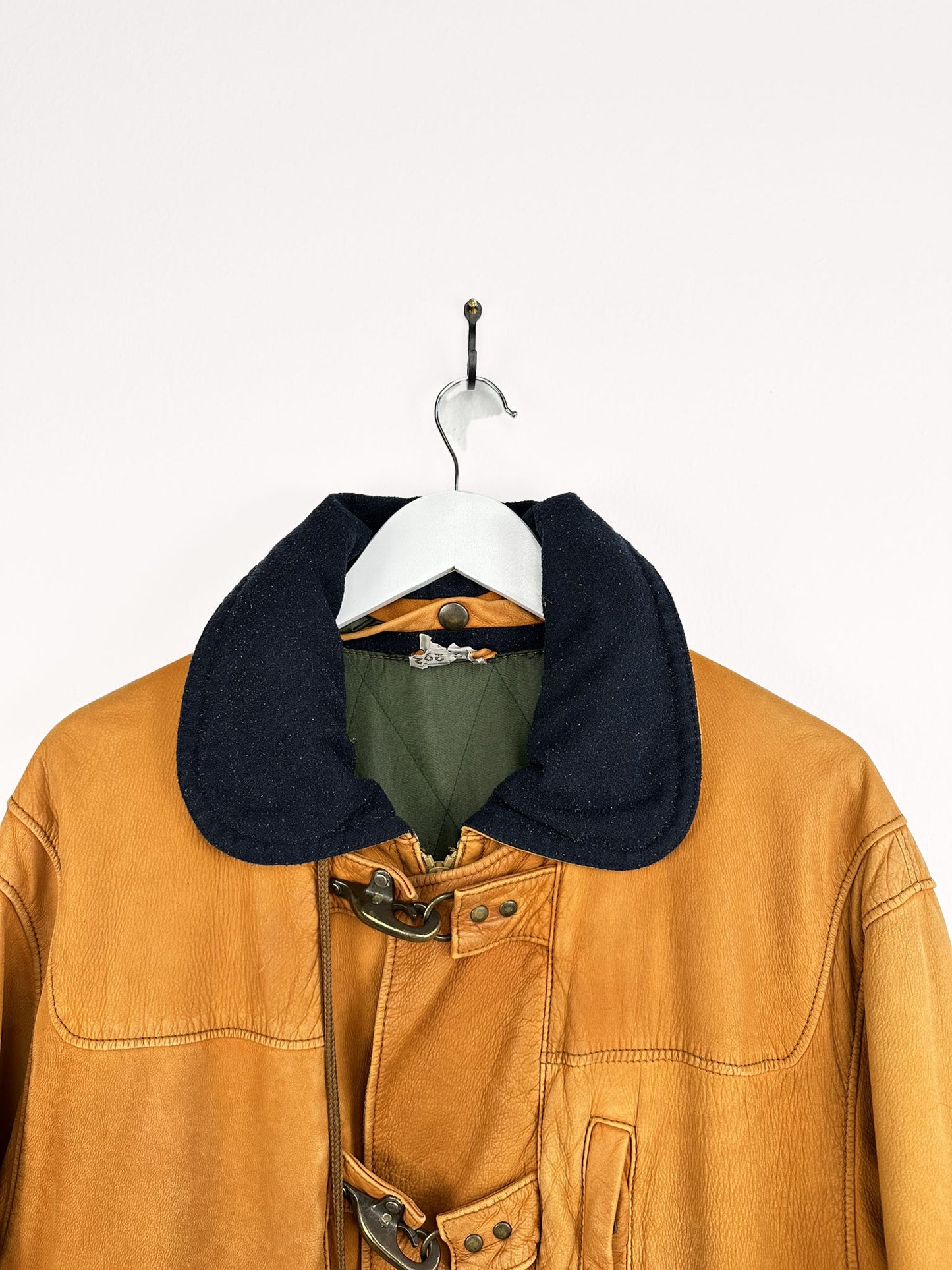 Giacca in pelle arancione con fibbie - M