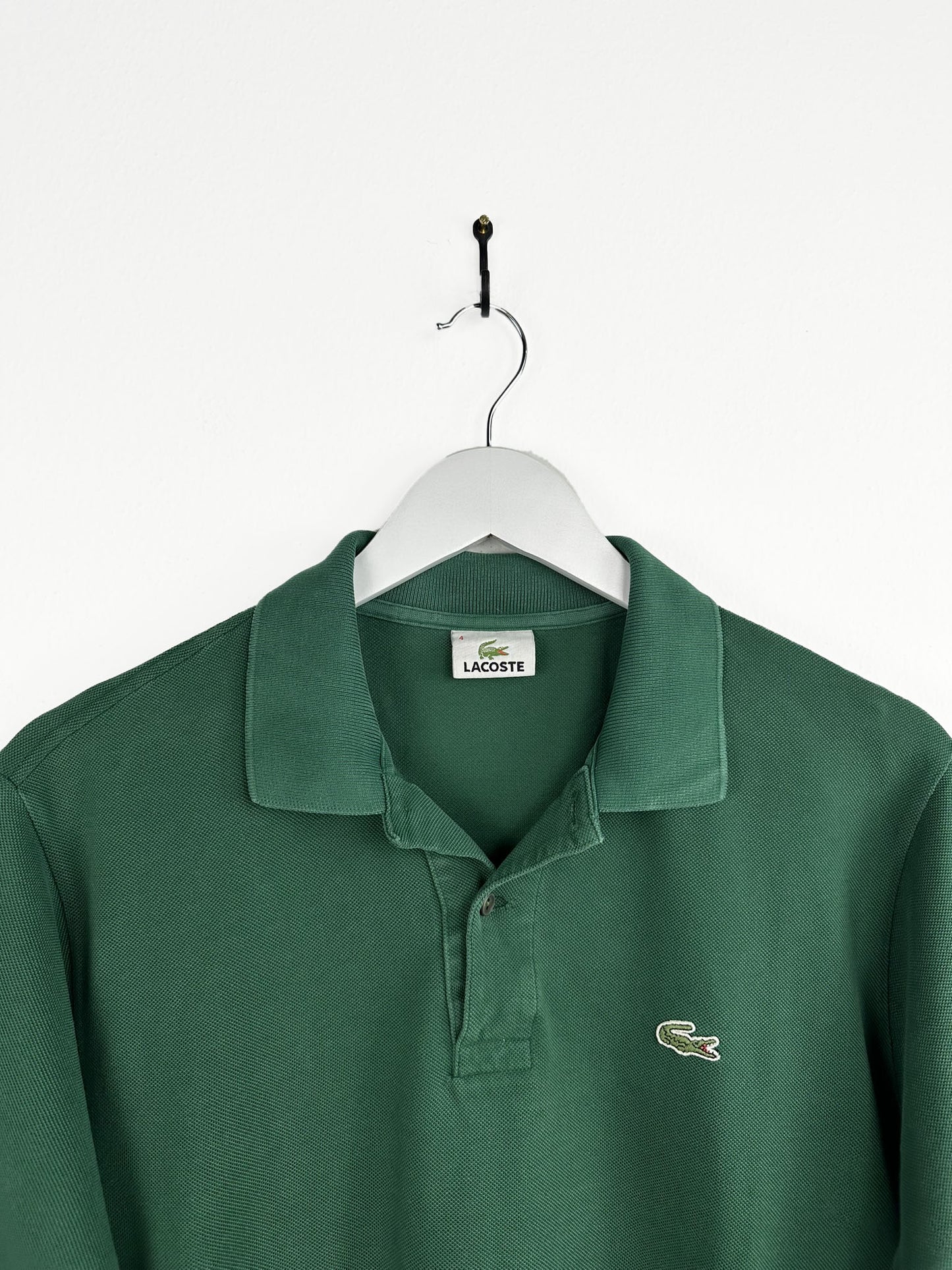 Polo Lacoste verde (25p69) - M