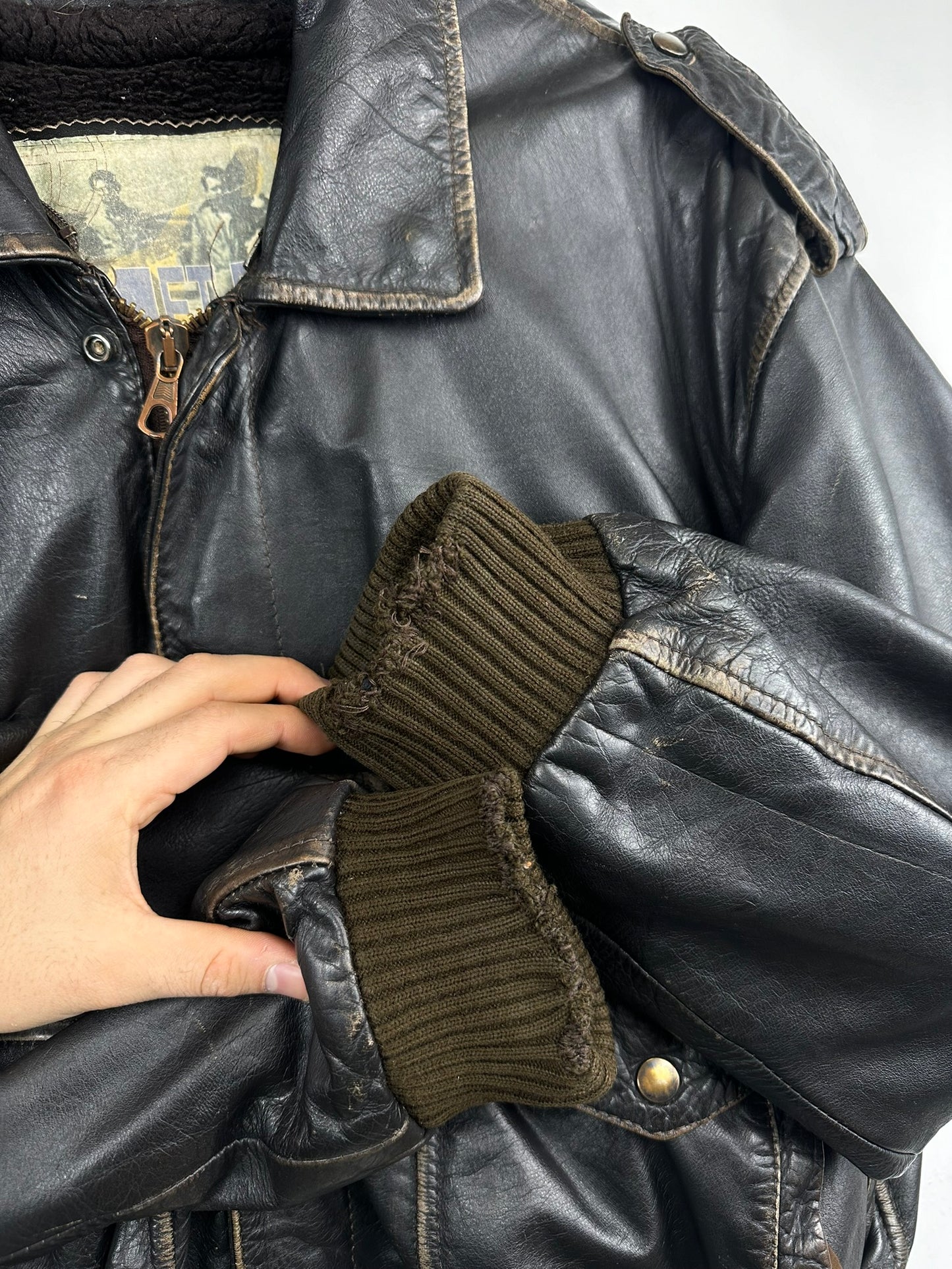 Bomber nero in pelle imbottito (25g191) - L