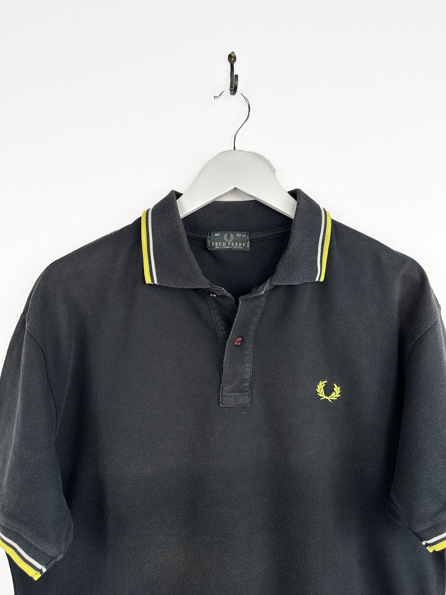 Polo Fred Perry nera gialla (25p114) - M